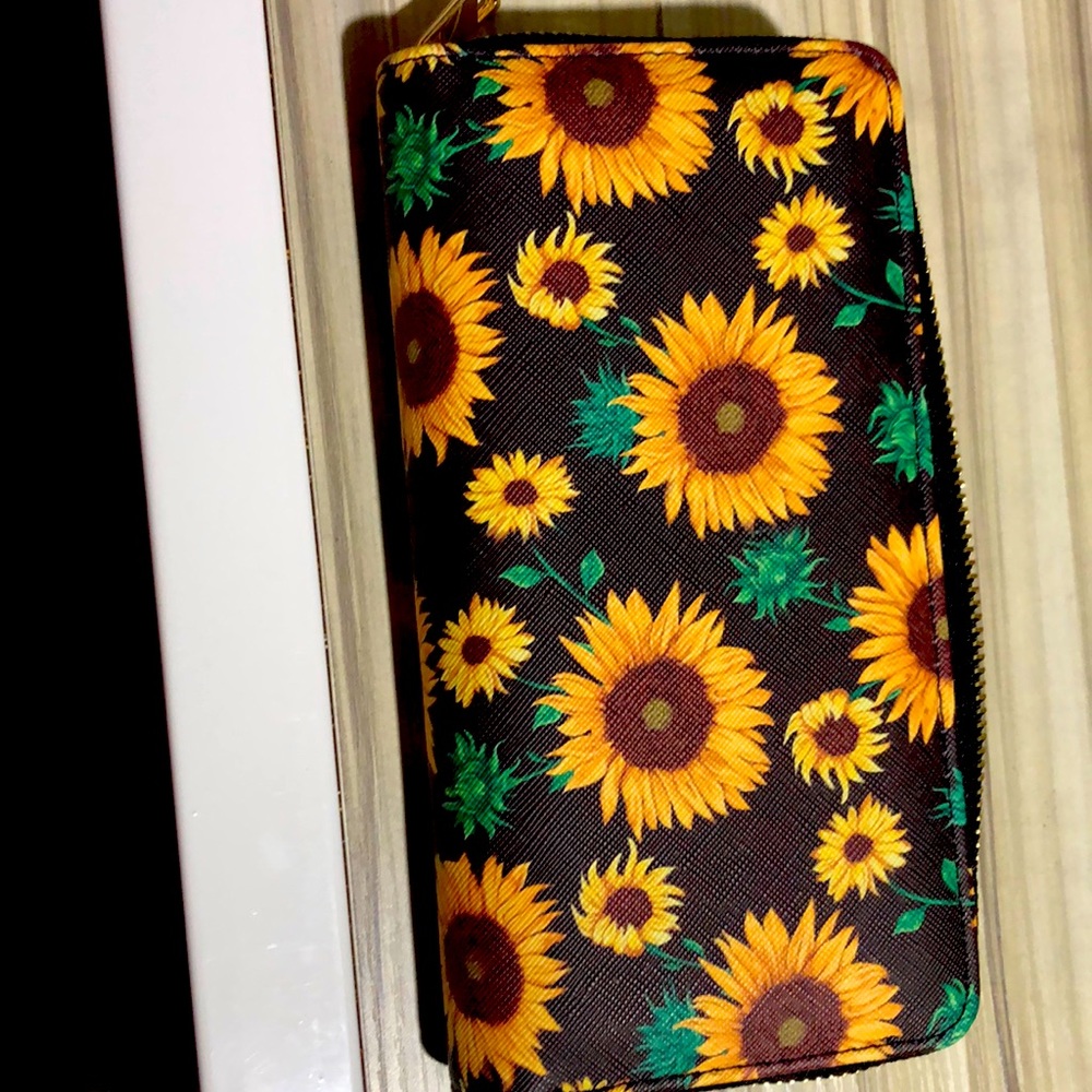 Wallet with sunflowers